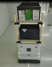 某企業(yè)波峰焊線邊很美的搬運(yùn)工